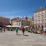 Augustus Forum View Apartamento