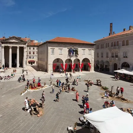 Augustus Forum View * Pula