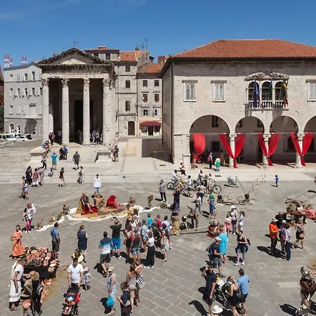 Augustus Forum View Apartment Pula