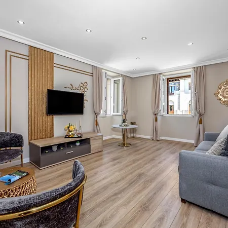 Augustus Forum View Апартаменты *