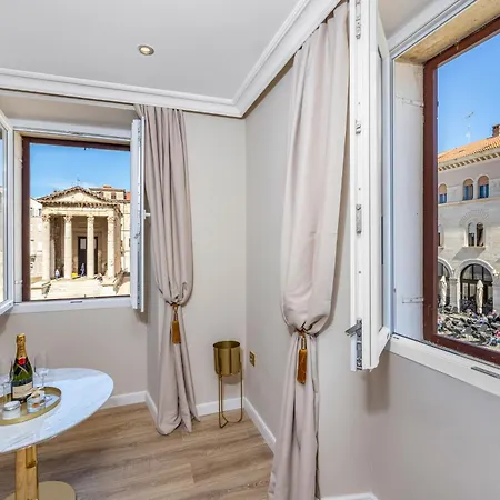 Augustus Forum View * 普拉