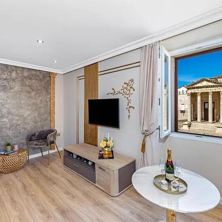 Апартаменты Augustus Forum View