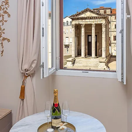 Augustus Forum View 풀라