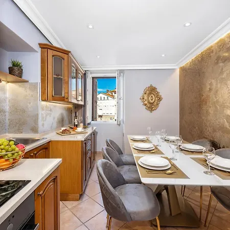 Augustus Forum View * 普拉