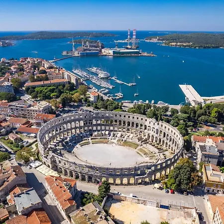 Augustus Forum View Апартаменты