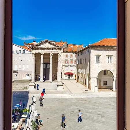 Augustus Forum View 풀라