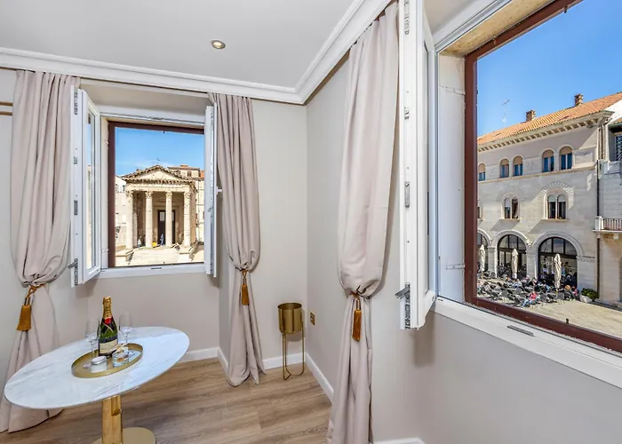 Augustus Forum View * Pola