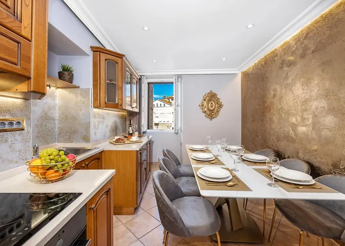 Augustus Forum View * Pola