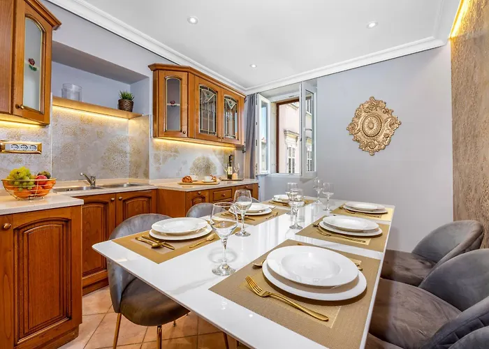 Augustus Forum View * Pola