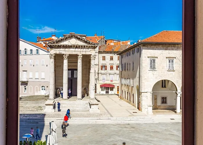 Augustus Forum View Pula